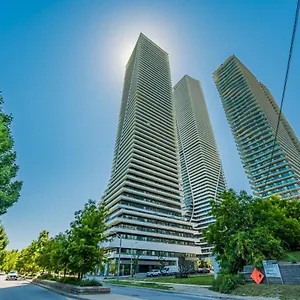 In Parklawn & Lake Shore With Free Parking Close To Airport Toronto