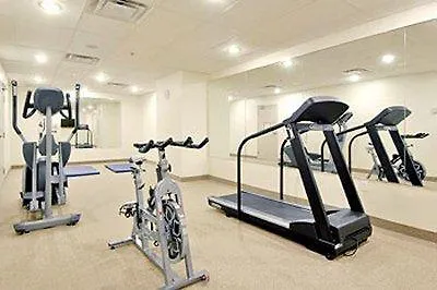 Super 8 By Wyndham Downtown Toronto Hotel