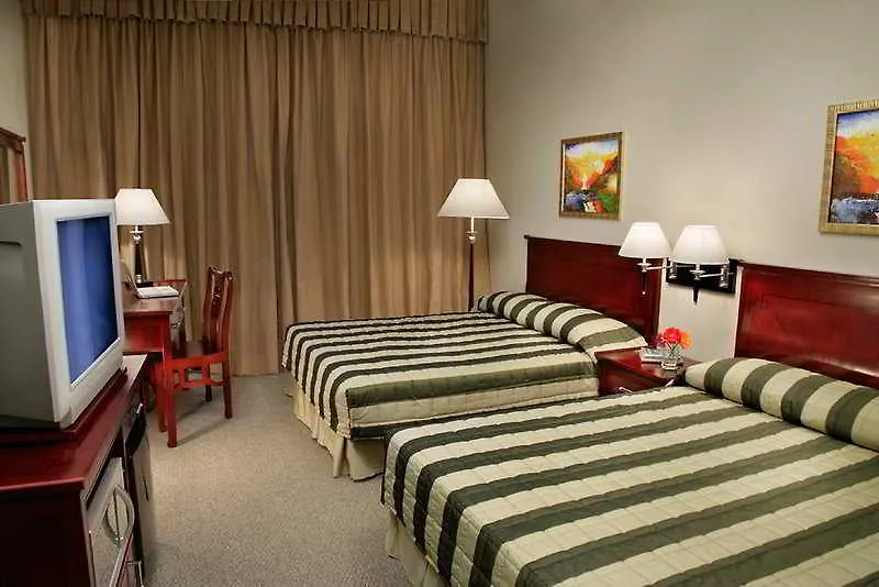 Super 8 By Wyndham Downtown Toronto Hotel