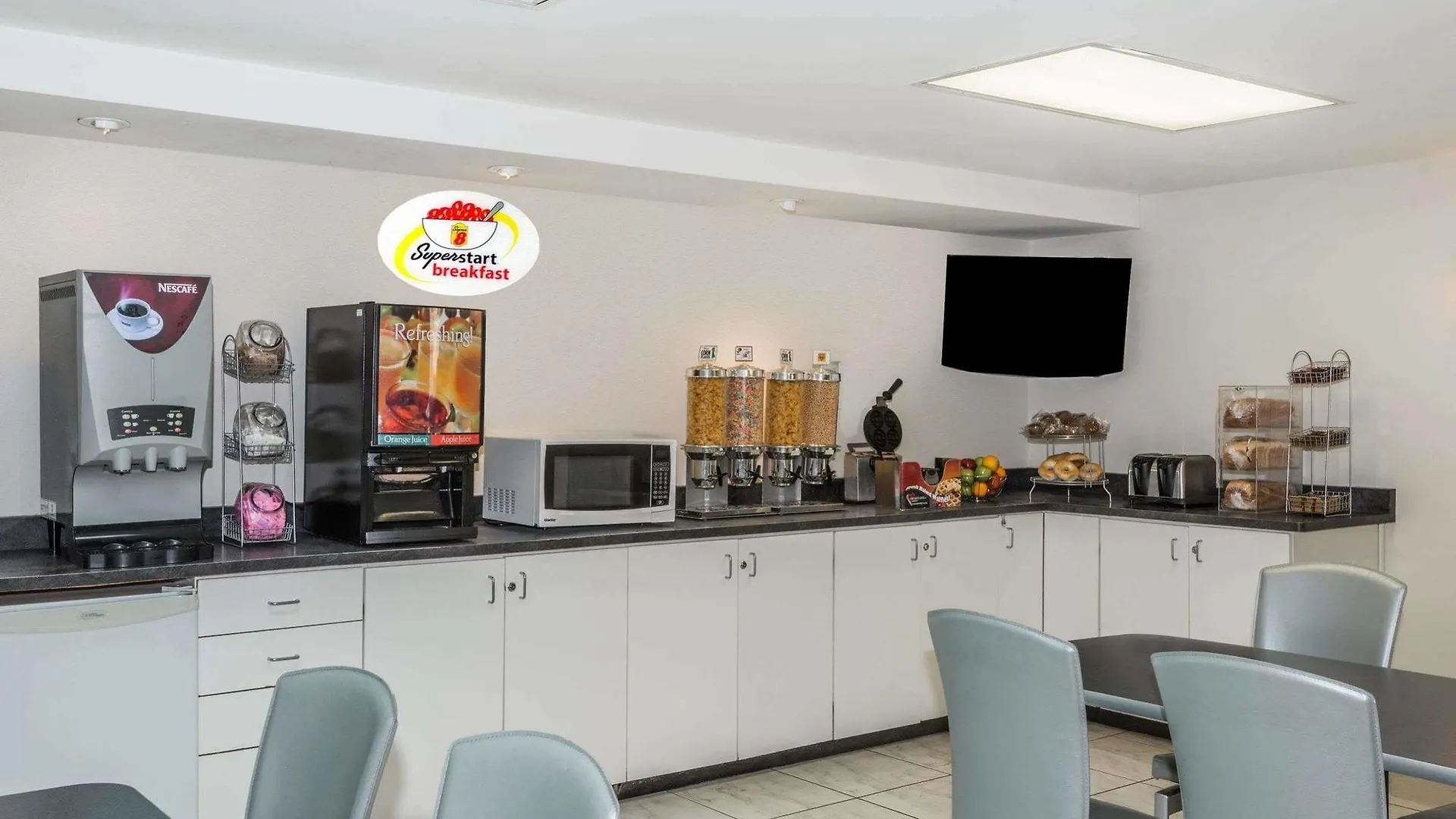 **  Super 8 By Wyndham Downtown Toronto Hotel Canada
