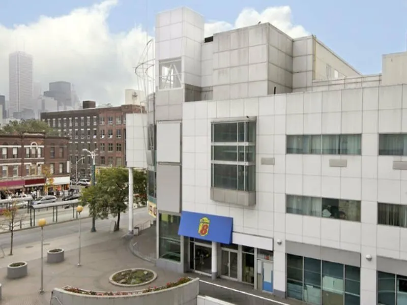 Super 8 By Wyndham Downtown Toronto Hotel